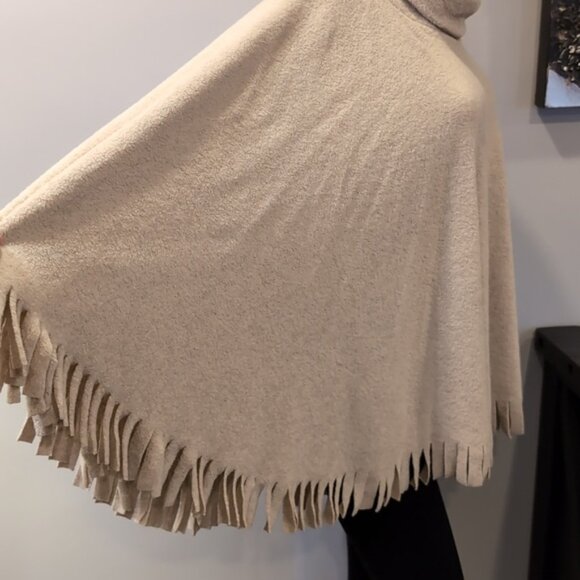 Vintage Penmans Fleece Poncho Sweater Fringe Winter Khaki Beige Womens One Size - Picture 6 of 12